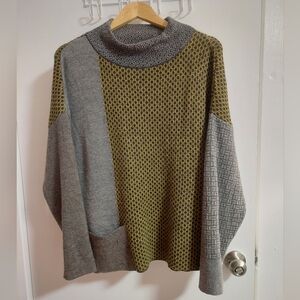 Beyond Threads Chic Gray and Olive Women's Sweater